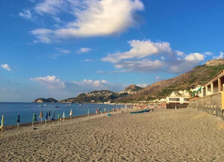 Casa vacanze A Milorda Letojanni Exterior foto